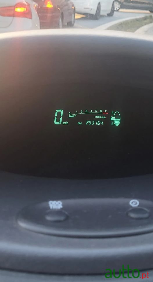 2002' Toyota Yaris 1.3 Sol Abs photo #6