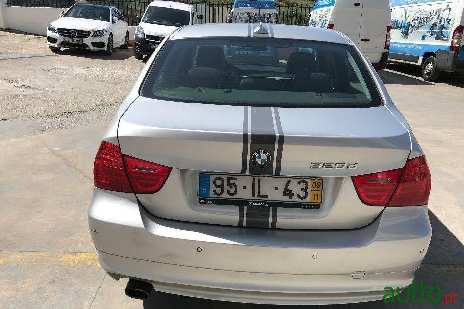 2009' BMW 320 Sport photo #3