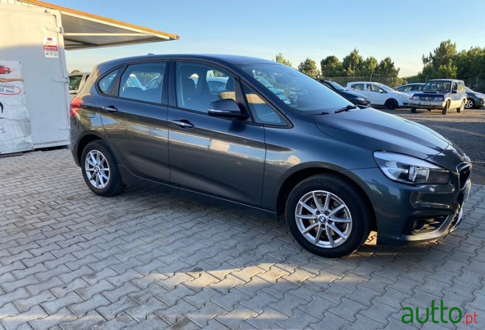 2017' BMW 218 Gran Tourer photo #5