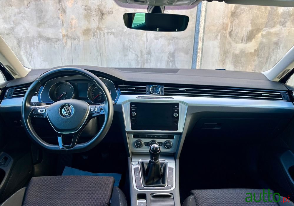 2018' Volkswagen Passat Variant photo #5