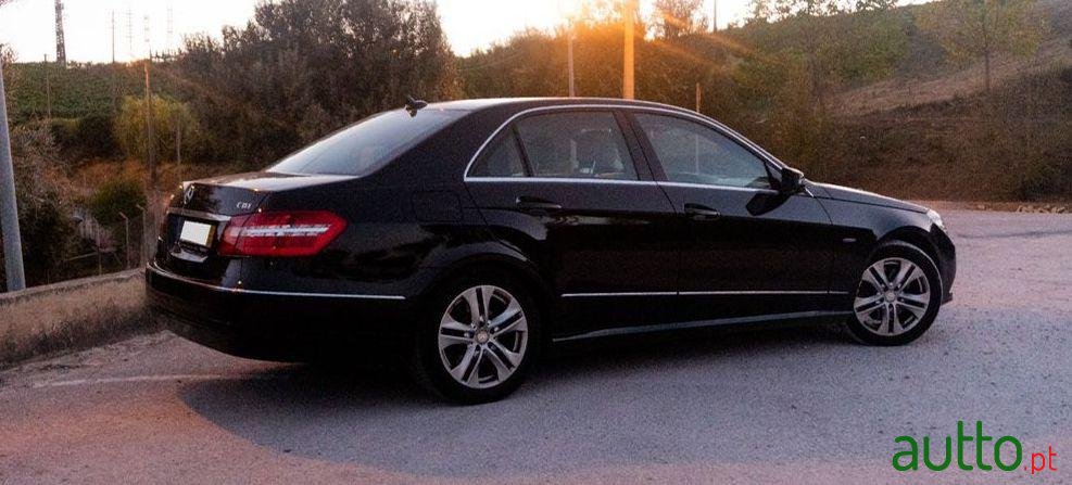 2011' Mercedes-Benz E-250 photo #1