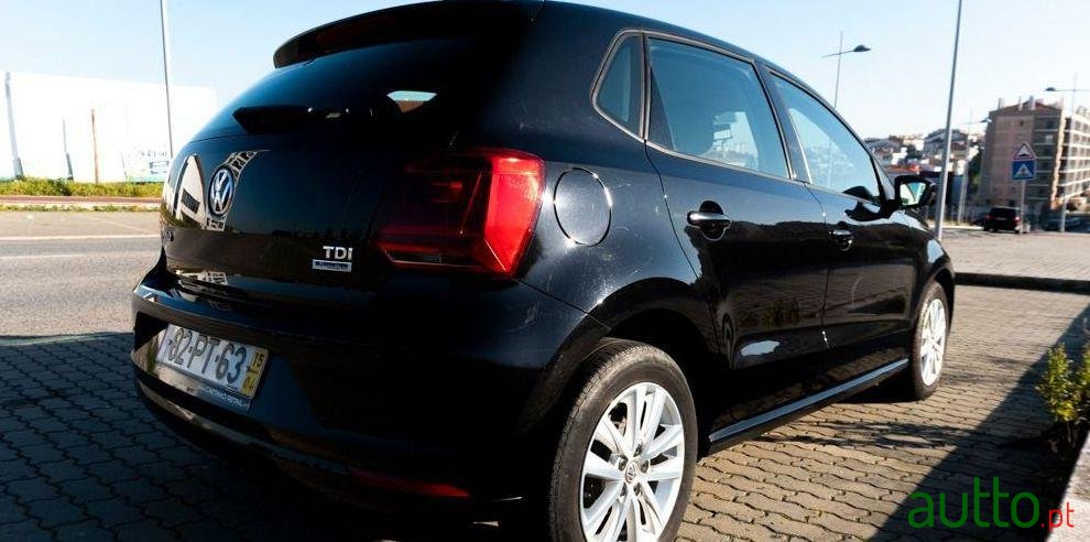 2015' Volkswagen Polo photo #2