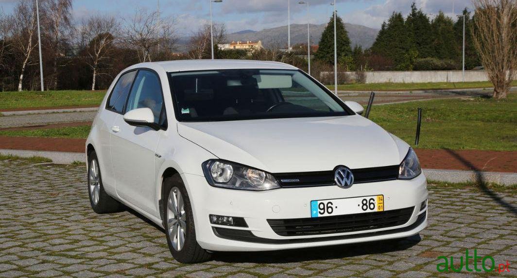 2014' Volkswagen Golf photo #3