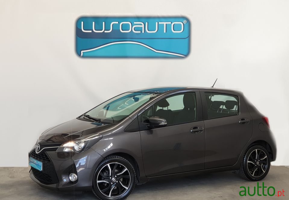 2016' Toyota Yaris Sport photo #1