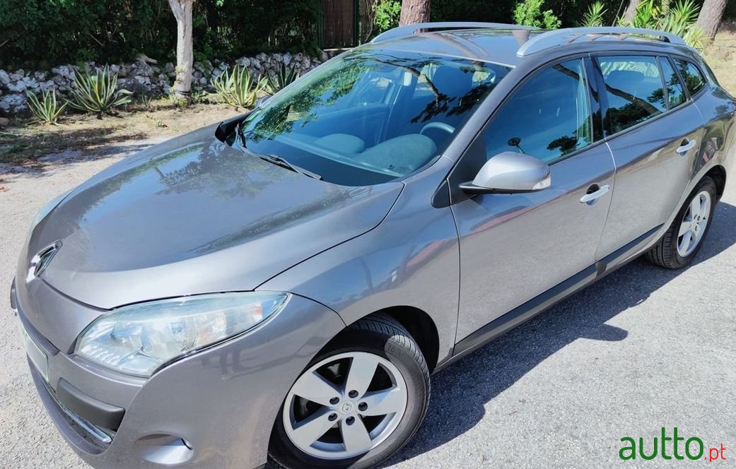 2012' Renault Megane Sport Tourer photo #1