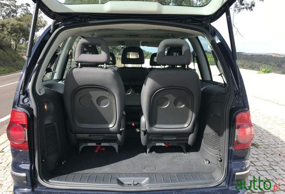 2008' Volkswagen Sharan photo #3