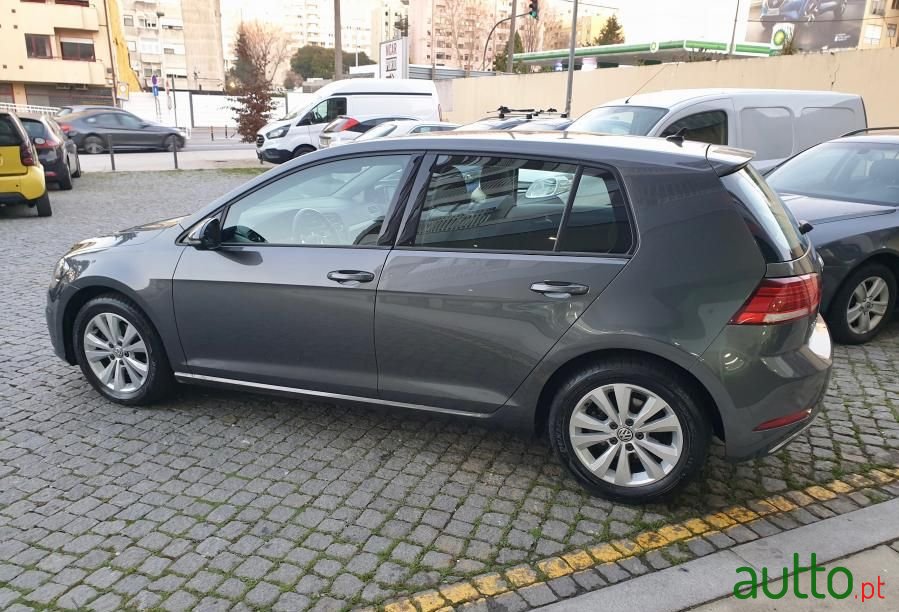 2019' Volkswagen Golf photo #3