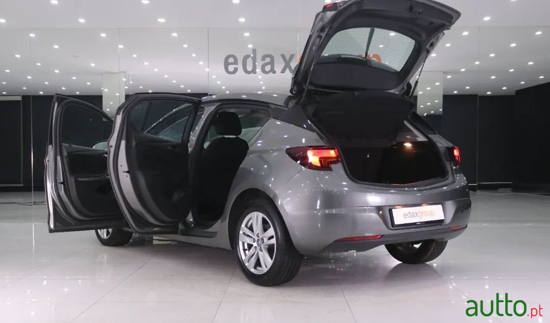 2018' Opel Astra photo #5