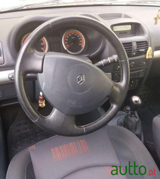 2004' Renault Clio photo #1