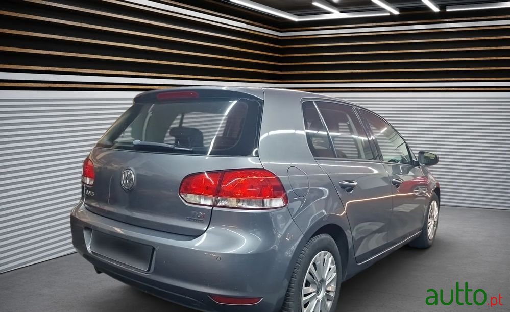 2011' Volkswagen Golf photo #3