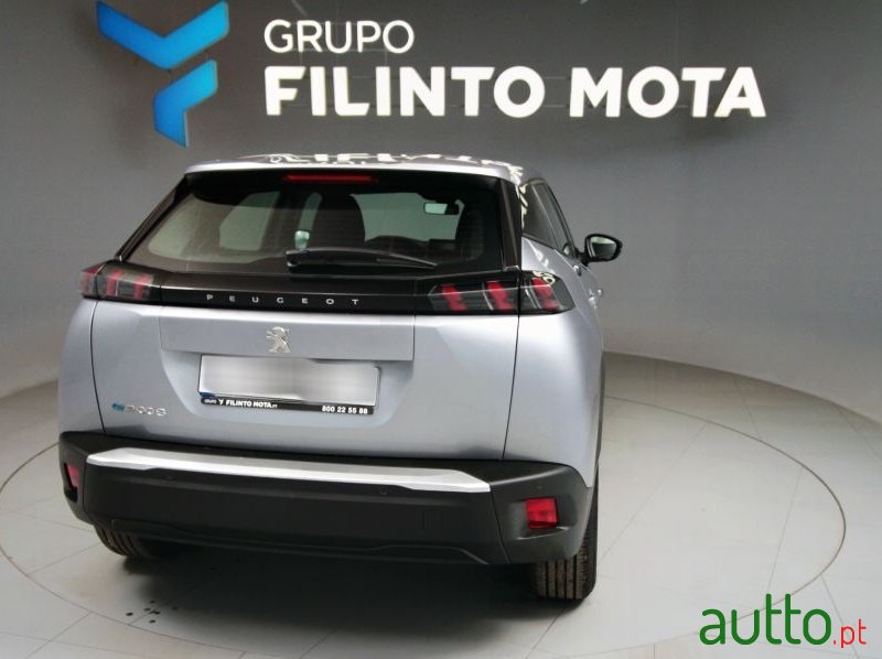 2023' Peugeot e-2008 photo #3