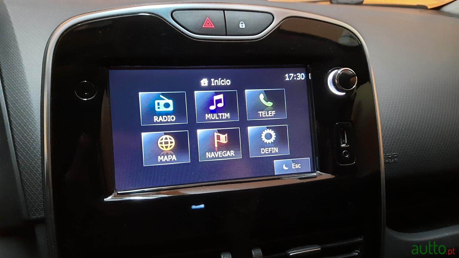 2015' Renault Clio photo #3