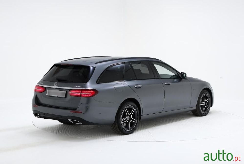 2020' Mercedes-Benz Classe E photo #2