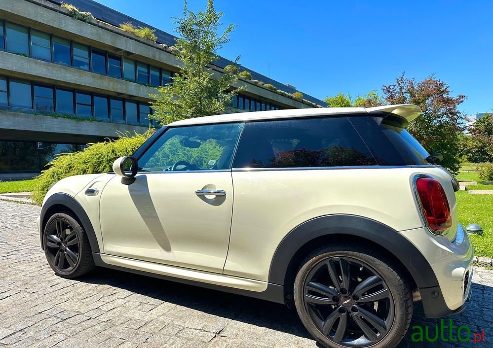 2019' MINI Cooper D photo #6