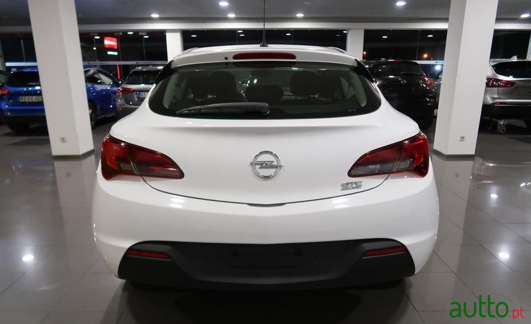 2014' Opel Astra Gtc photo #5