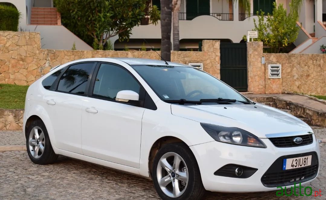 2010' Ford Focus photo #3