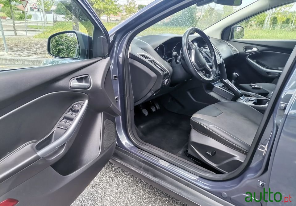 2011' Ford Focus photo #2