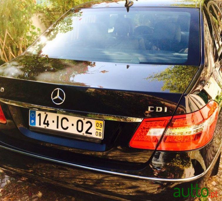 2009' Mercedes-Benz E 250 Cdi Avantgarde photo #2