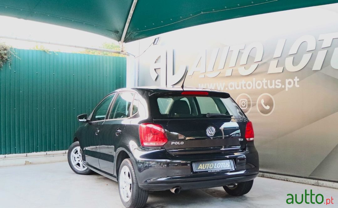 2009' Volkswagen Polo photo #5