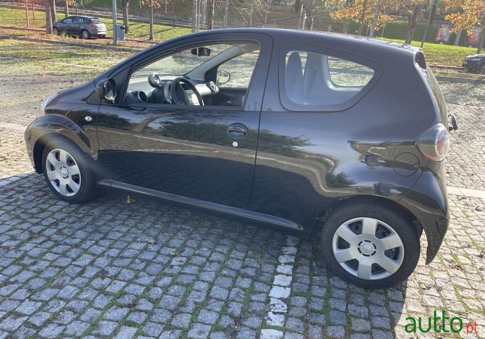2010' Toyota Aygo photo #6