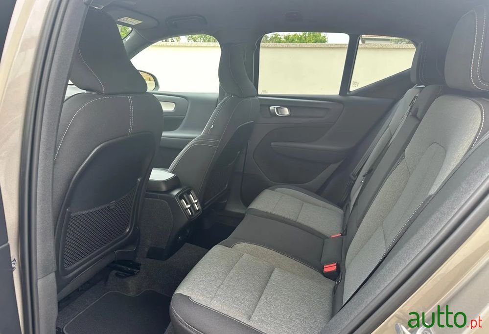 2021' Volvo Xc 40 photo #4