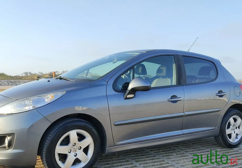 2011' Peugeot 207 photo #2