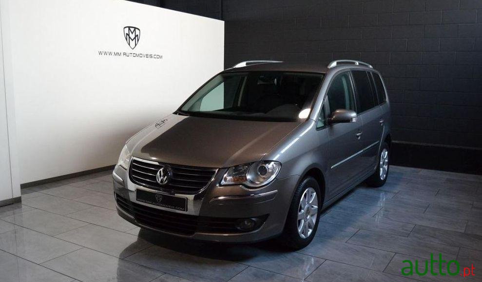 2008' Volkswagen Touran 7L photo #2