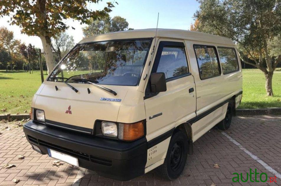 1991' Mitsubishi L300 6 Lugares photo #2