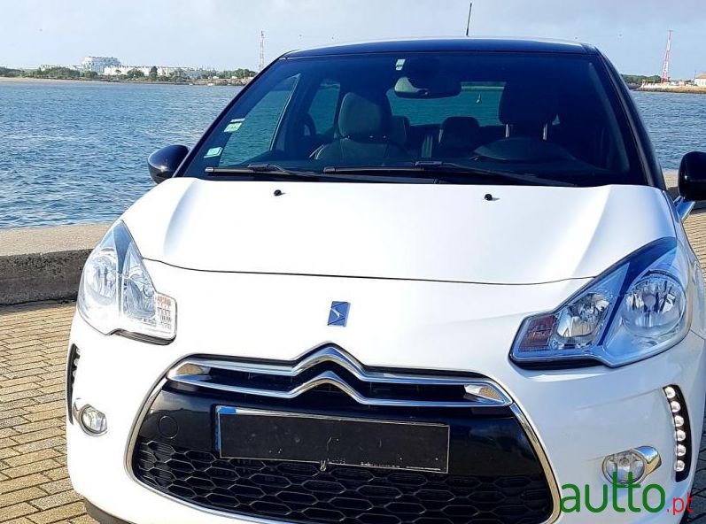 2011' DS Automobiles Ds3 photo #2