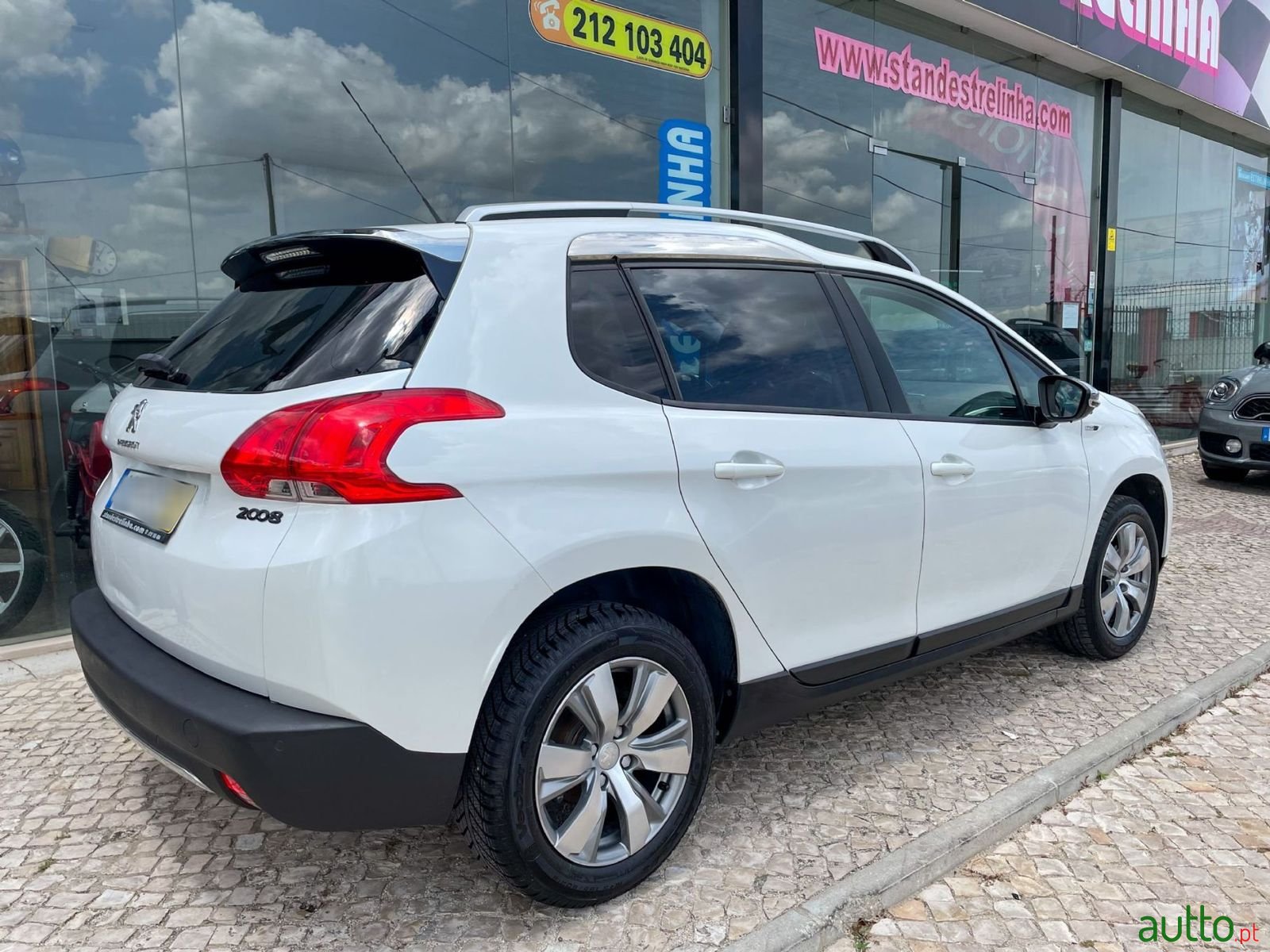 2015' Peugeot 2008 photo #3