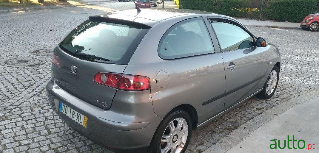 2004' SEAT Ibiza photo #2