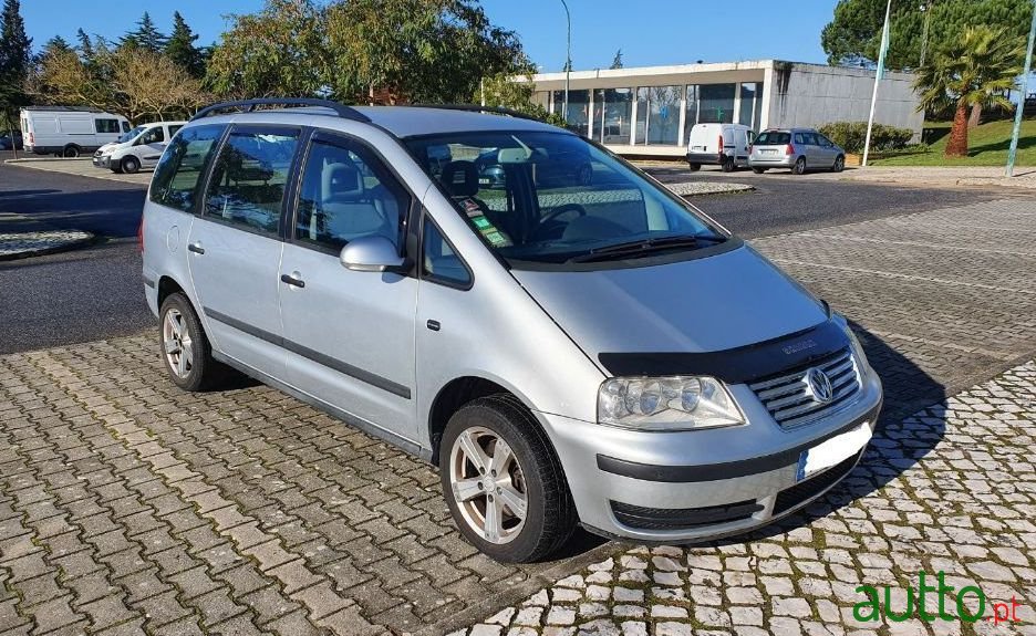 2005' Volkswagen Sharan photo #3