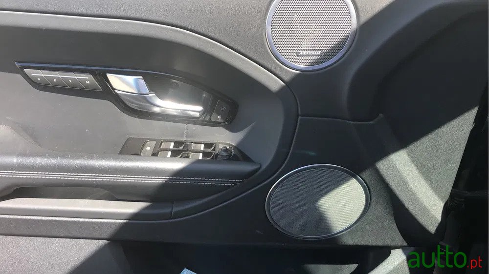 2011' Land Rover Range Rover Evoque photo #3