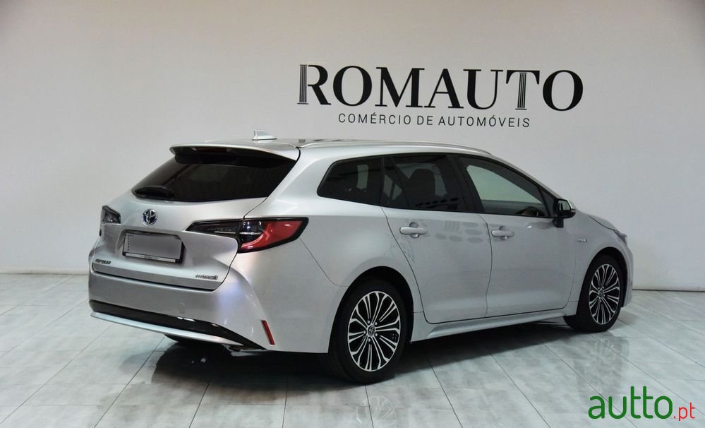 2019' Toyota Corolla Touring Sports photo #5