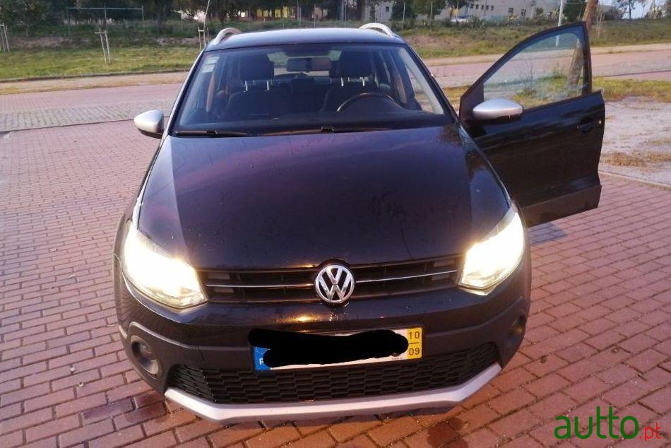 2010' Volkswagen Polo 1.6 Tdi Cross photo #1