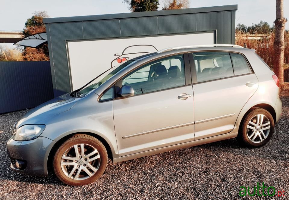 2009' Volkswagen Golf Plus photo #2