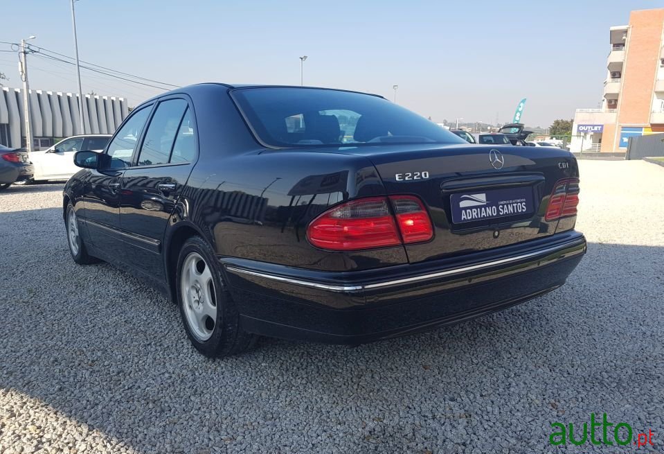 2001' Mercedes-Benz E-220 photo #3