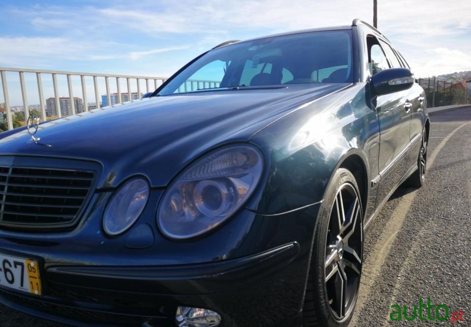 2005' Mercedes-Benz E-220 photo #6