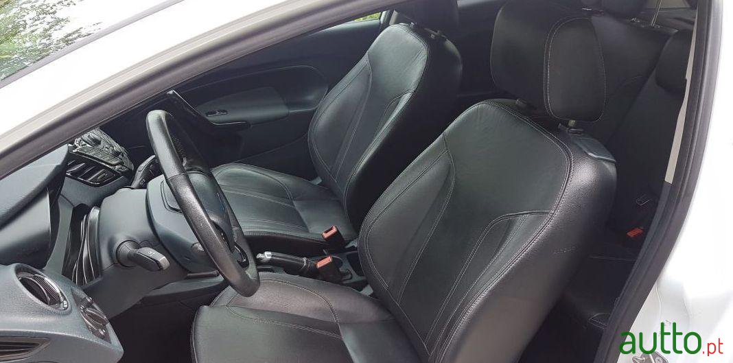 2012' Ford Fiesta photo #4