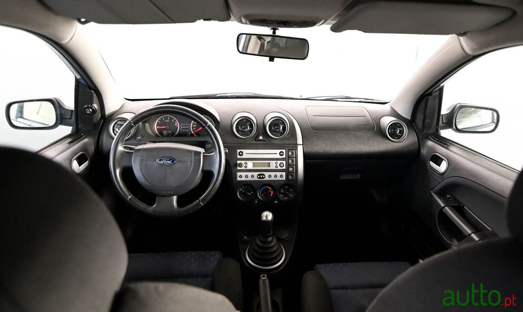 2005' Ford Fiesta photo #2