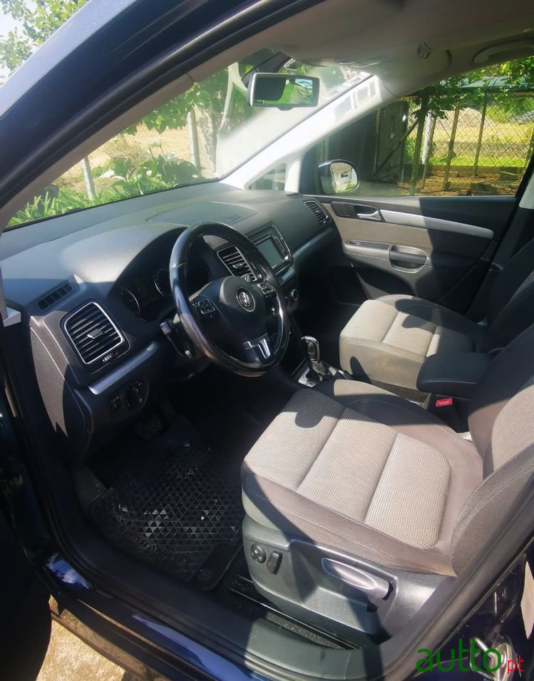 2013' Volkswagen Sharan photo #3