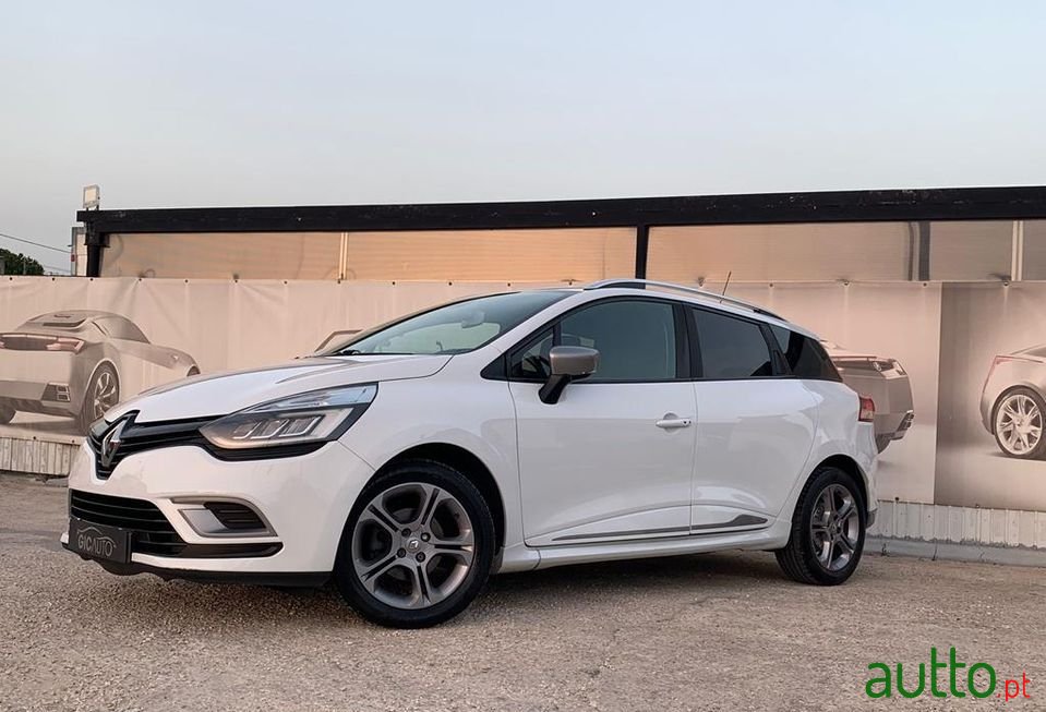 2017' Renault Clio Sport Tourer photo #2