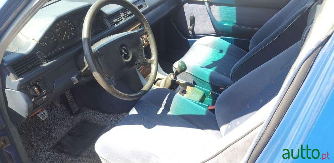 1986' Mercedes-Benz 200 200 photo #1