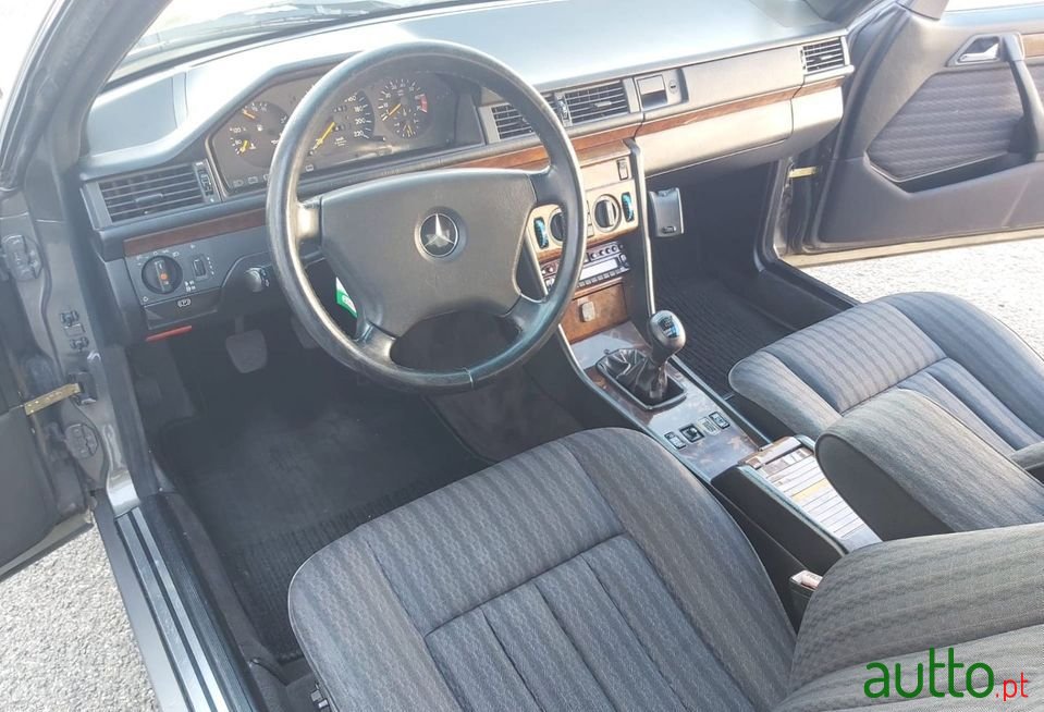 1991' Mercedes-Benz 200 photo #5