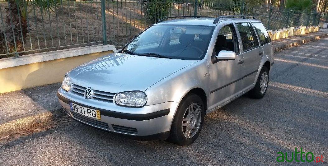 2001' Volkswagen Golf photo #1