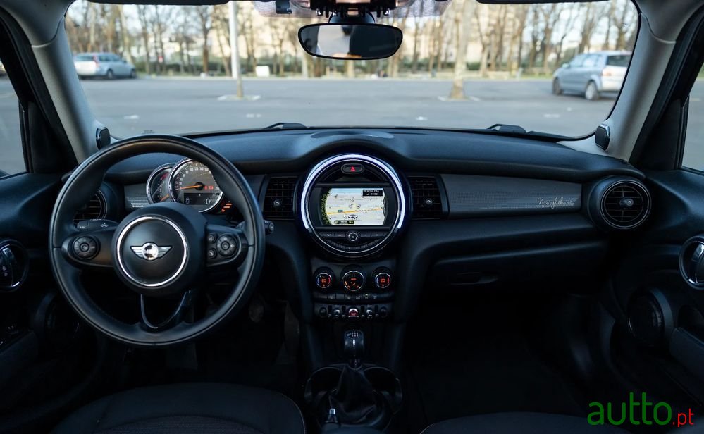 2016' MINI Cooper D photo #5