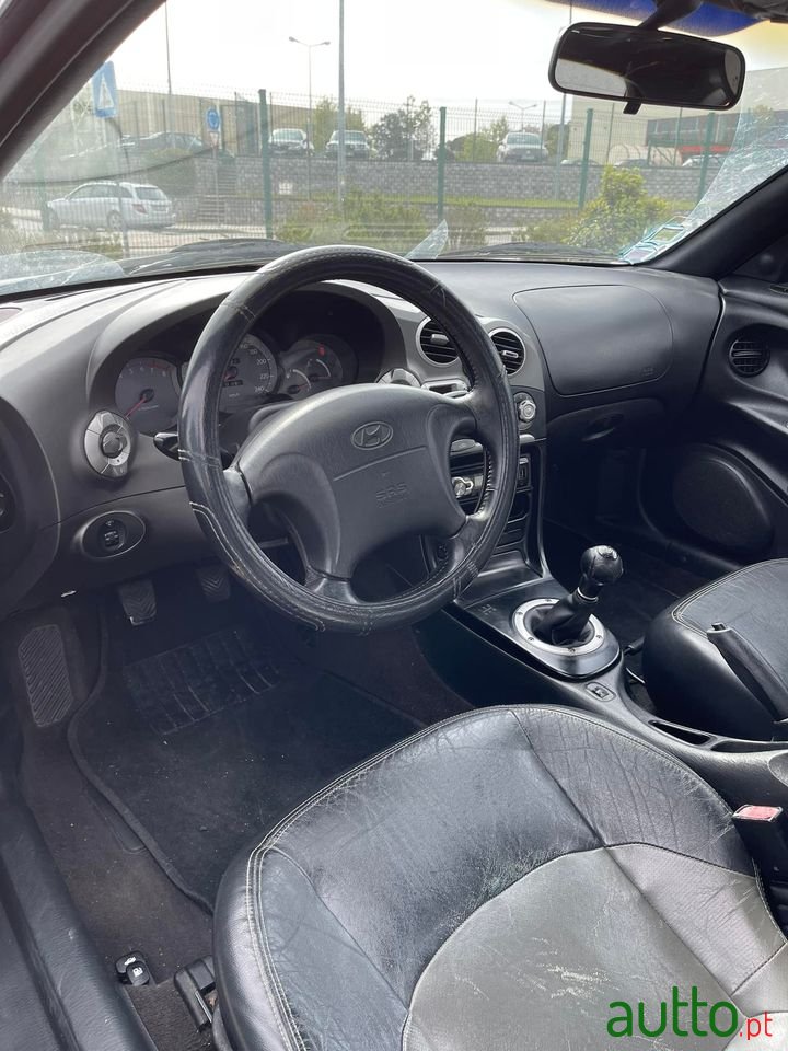 2001' Hyundai photo #3