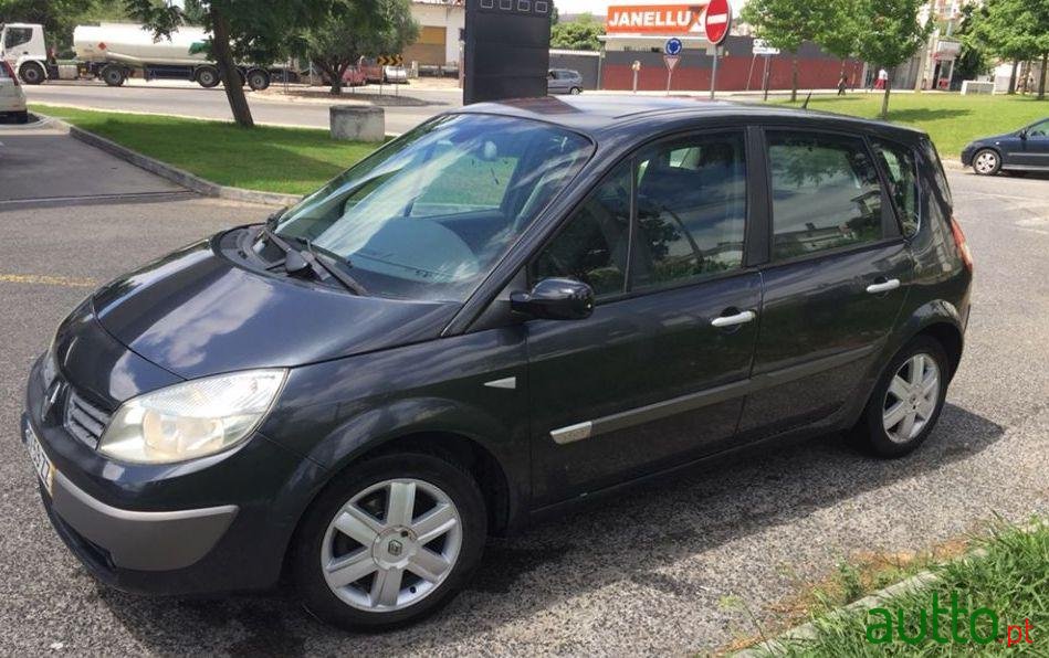 2005' Renault Scenic photo #2