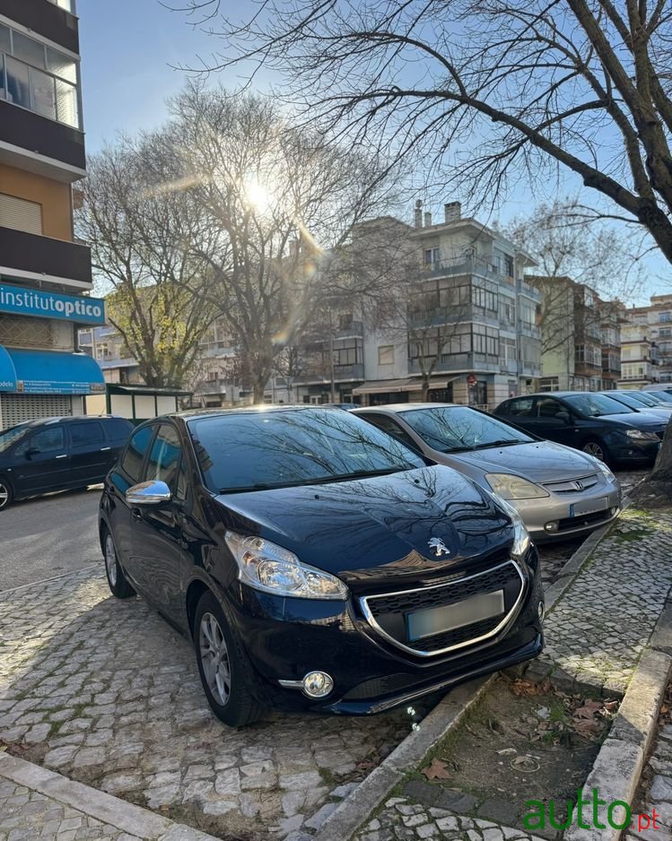 2015' Peugeot 208 1.2 Vti Active photo #1