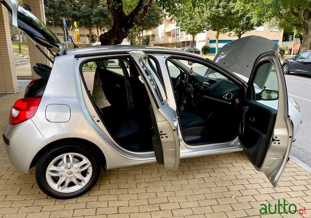 2006' Renault Clio photo #6